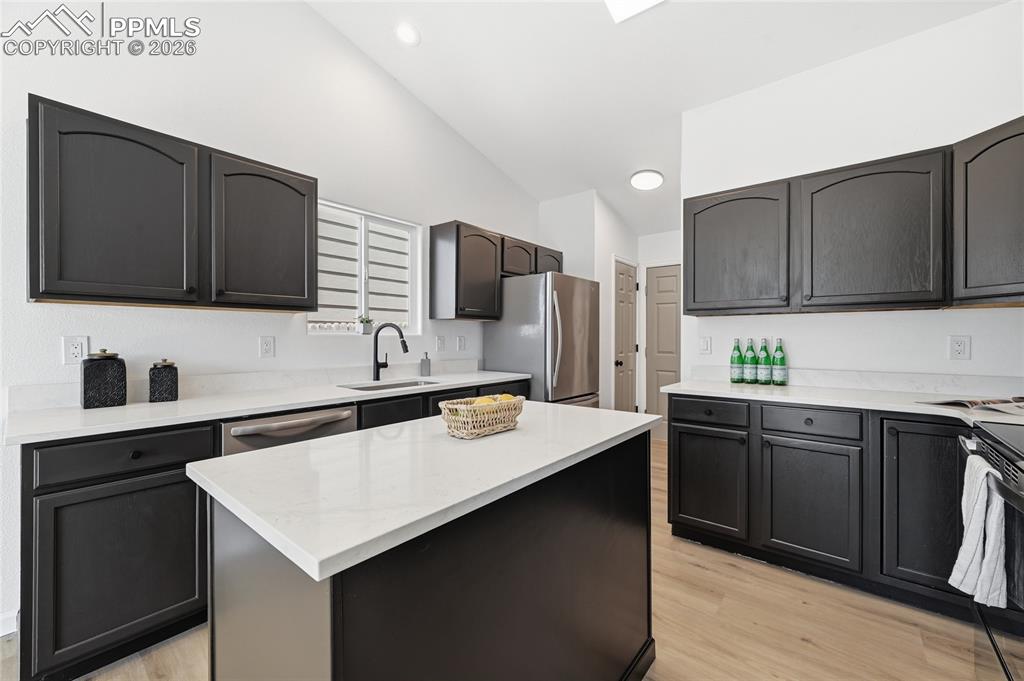 Image 3 of 30: Kitchen