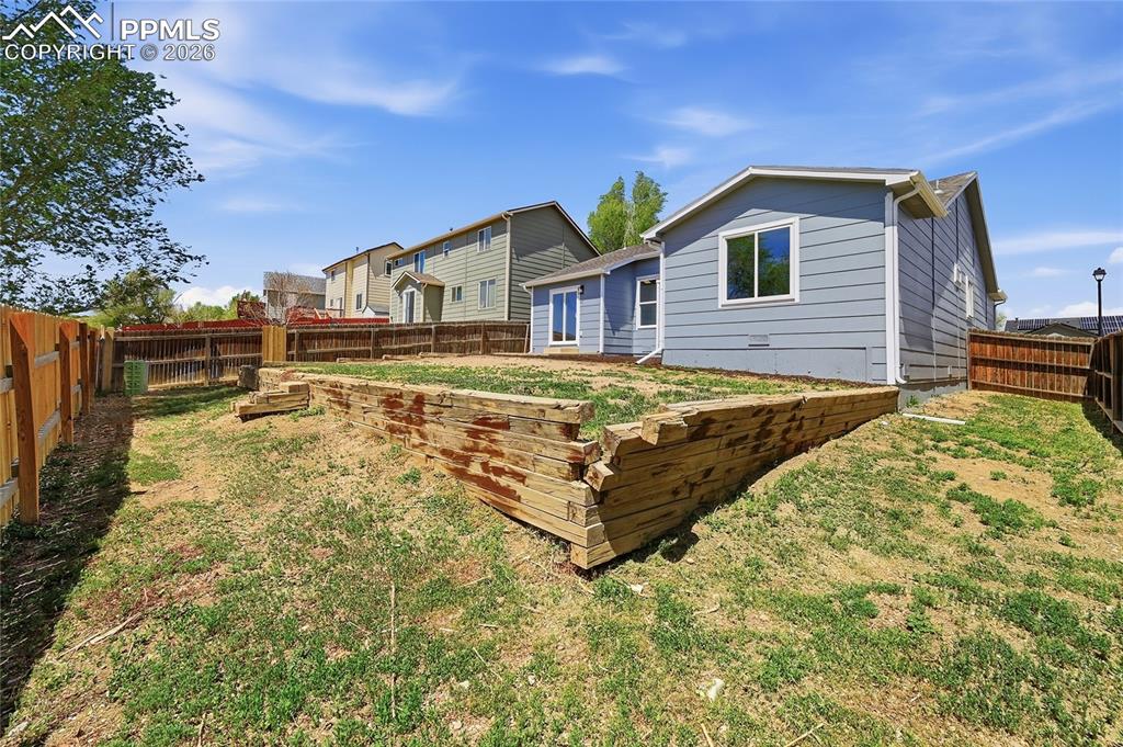 Image 4 of 30: Back of Structure