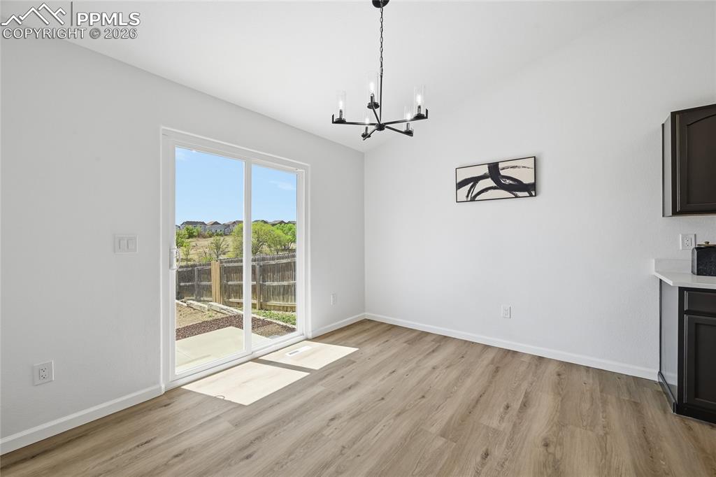 Image 7 of 30: Dining Area