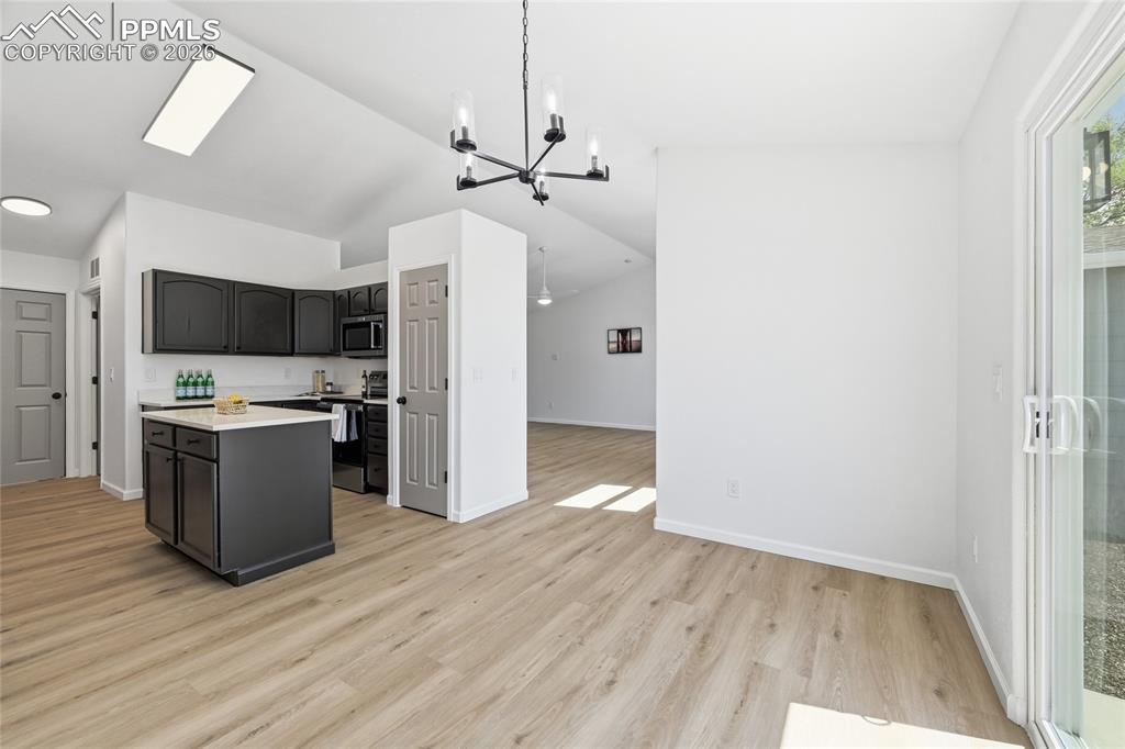 Image 8 of 30: Kitchen