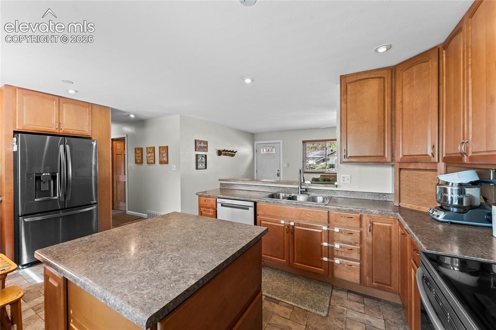 Image 19 of 45: Kitchen