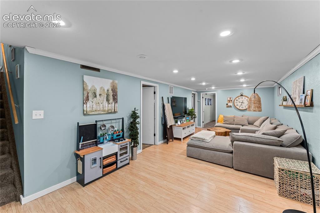 Image 31 of 45: Family Room