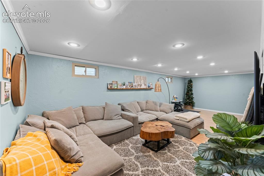 Image 33 of 45: Family Room
