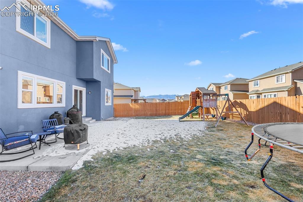 Image 48 of 49: Yard