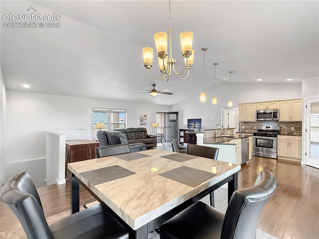 Image 10 of 42: Dining Area