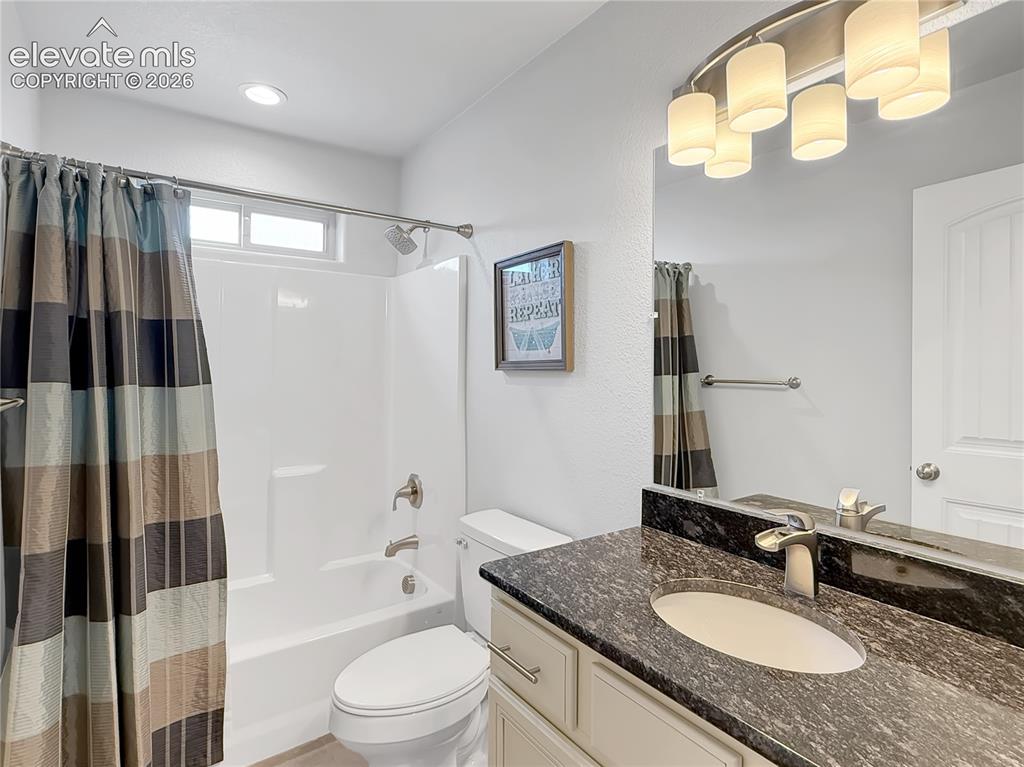 Image 17 of 42: Bathroom