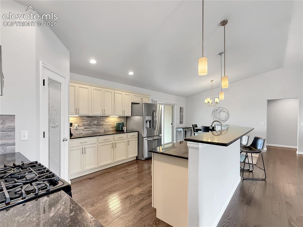Image 7 of 42: Kitchen