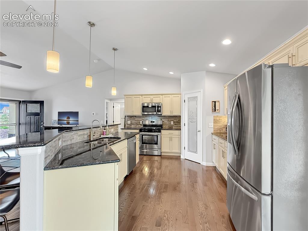 Image 9 of 42: Kitchen