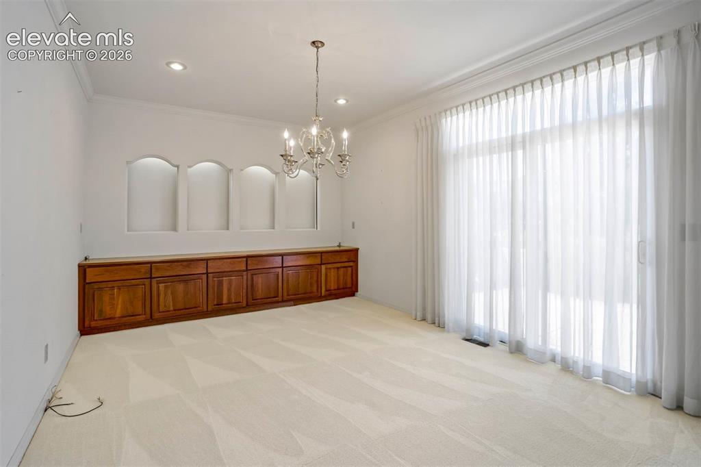 Image 12 of 49: Dining Area