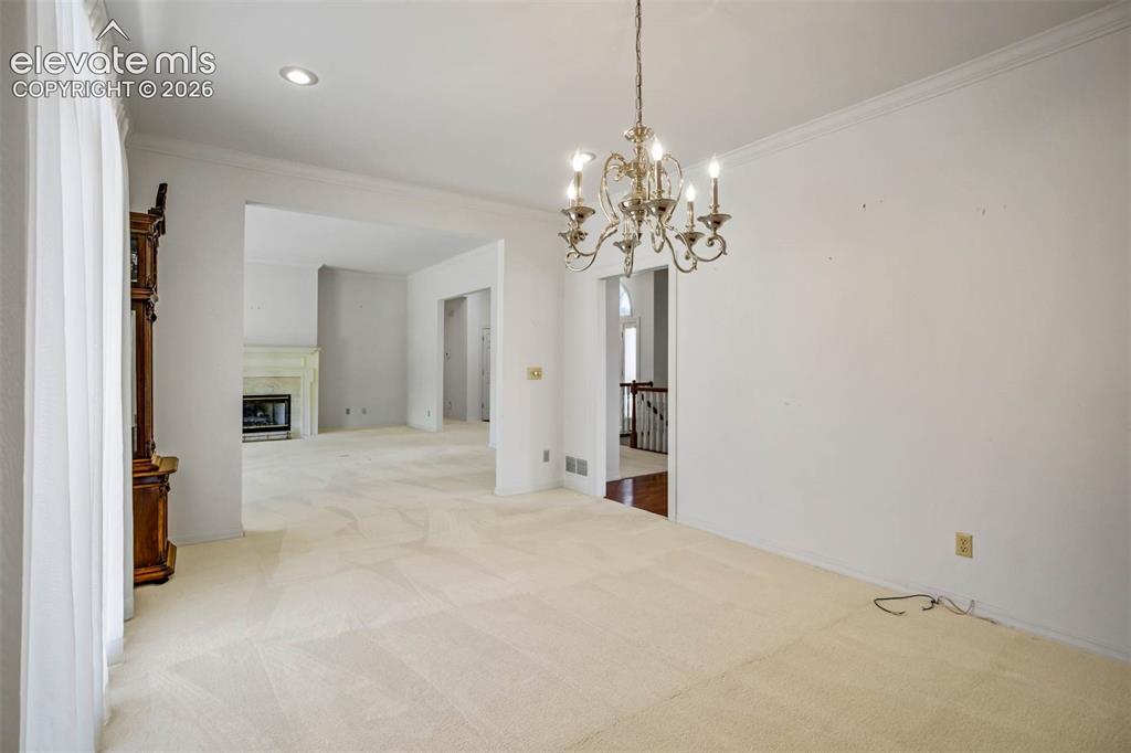 Image 13 of 49: Dining Area