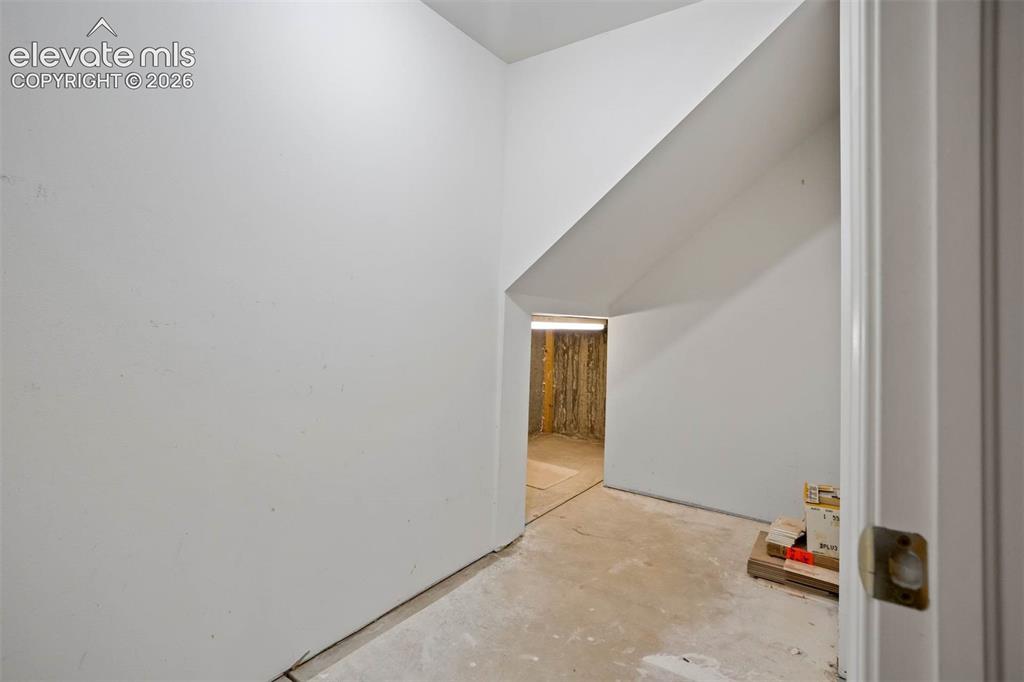 Image 37 of 49: Bonus Room