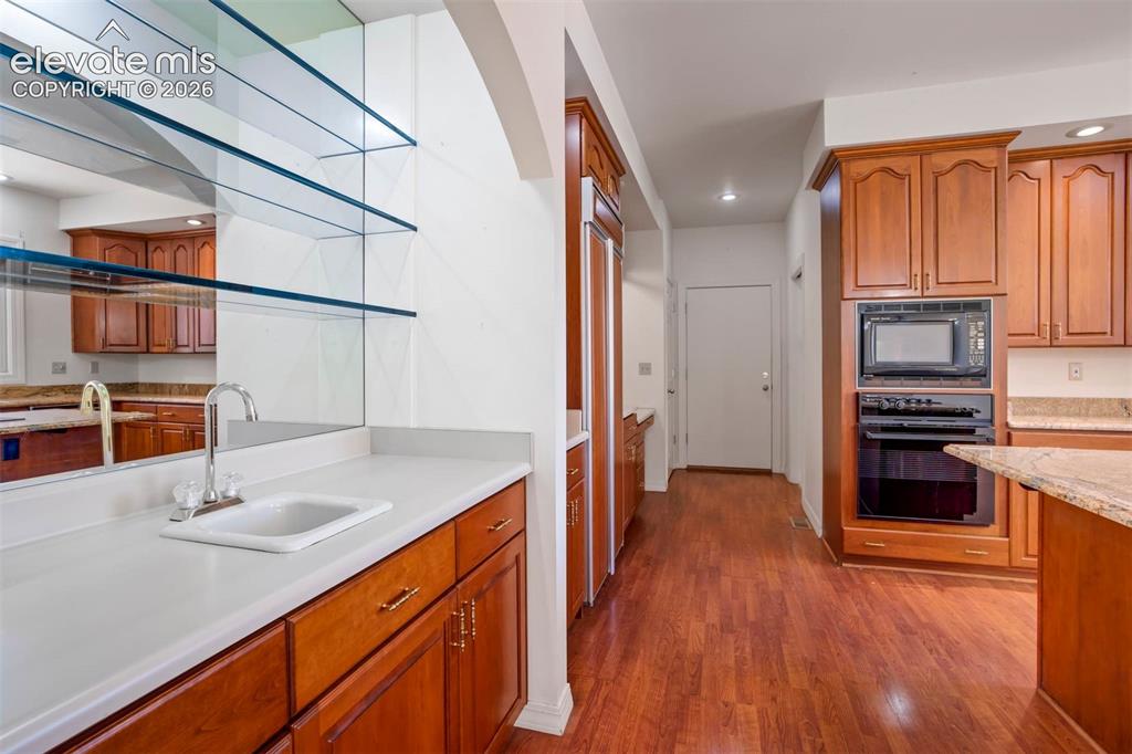 Image 7 of 49: Kitchen