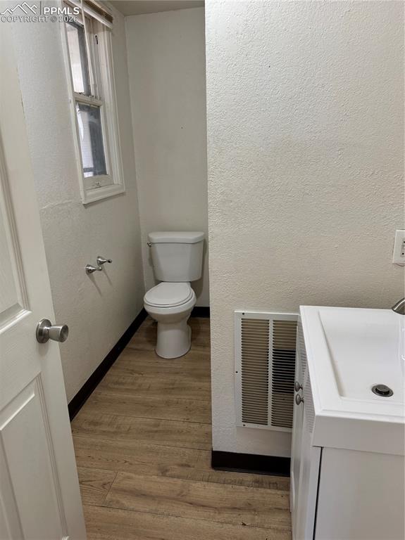 Image 9 of 13: Bathroom