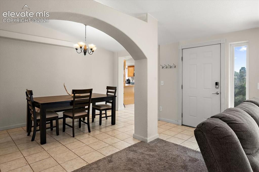 Image 11 of 47: Dining Area