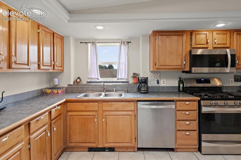 Image 5 of 47: Kitchen