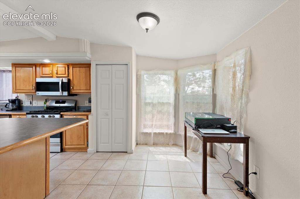 Image 9 of 47: Kitchen