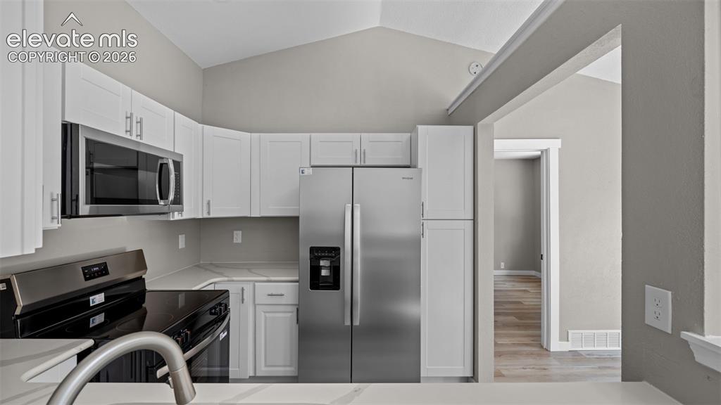 Image 10 of 42: Kitchen