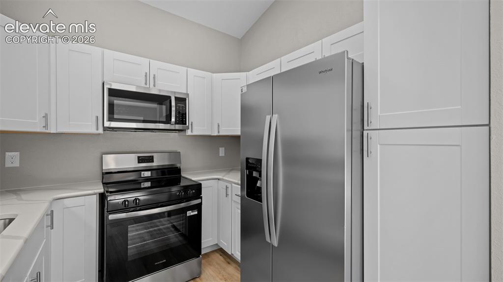 Image 13 of 42: Kitchen