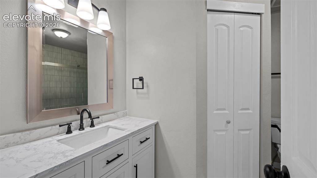 Image 20 of 42: Bathroom