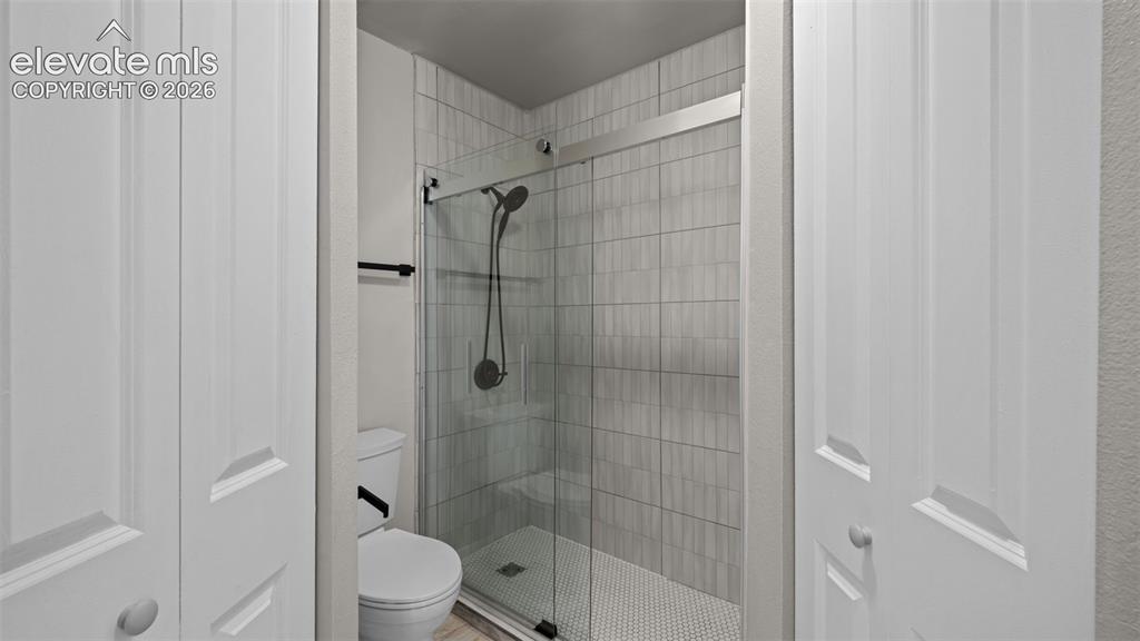 Image 21 of 42: Bathroom