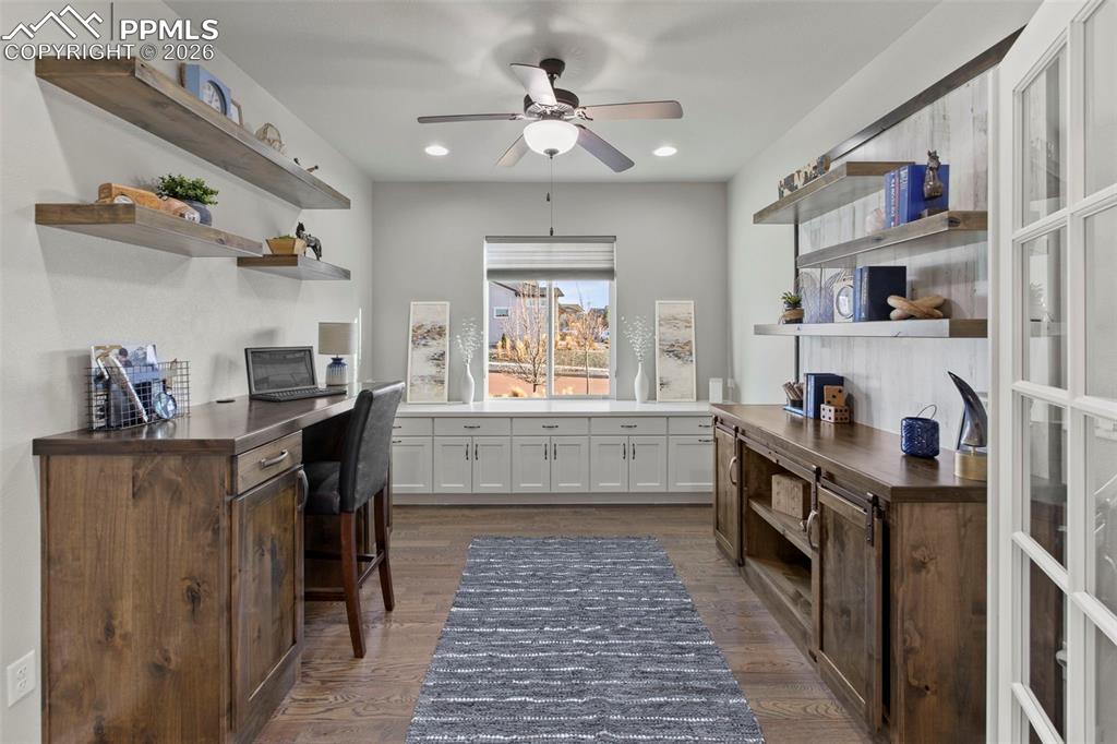 Image 11 of 43: Office