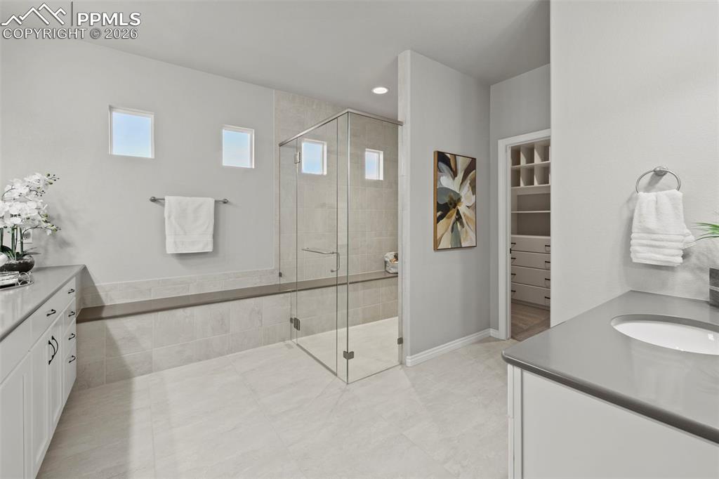 Image 15 of 43: Bathroom