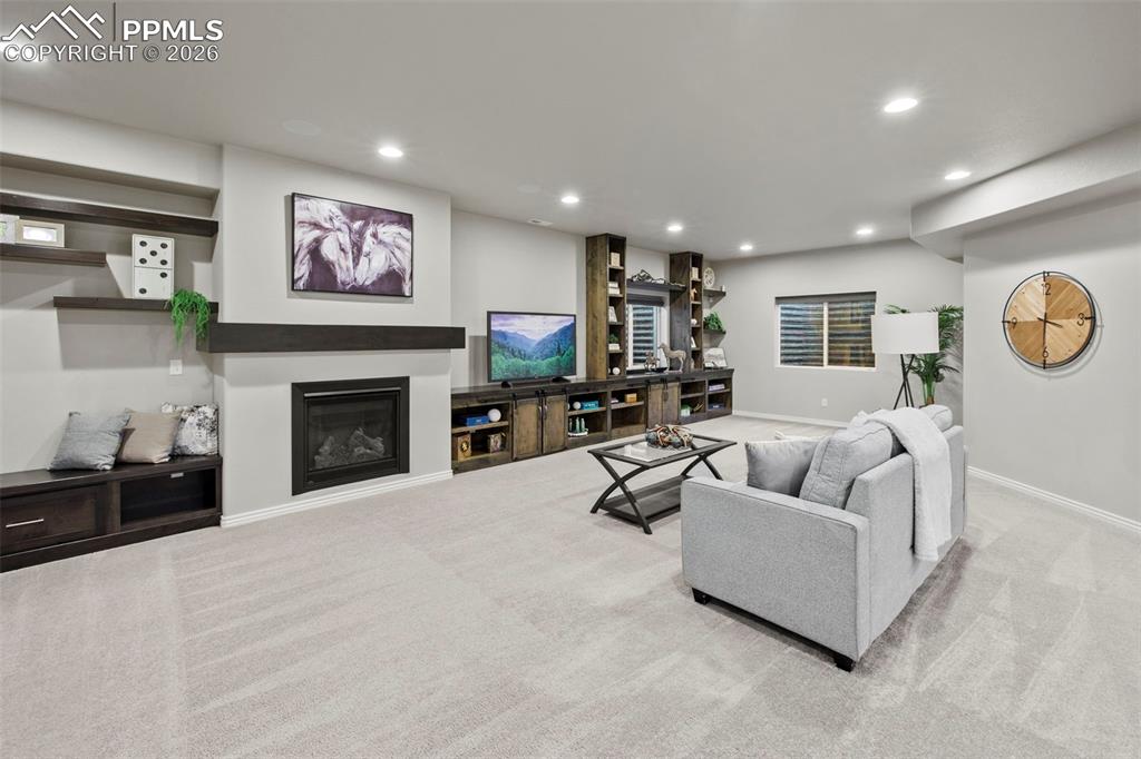 Image 25 of 43: Living Room