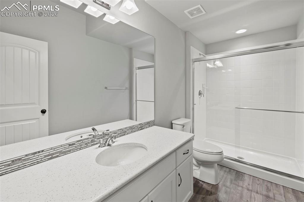 Image 31 of 43: Bathroom