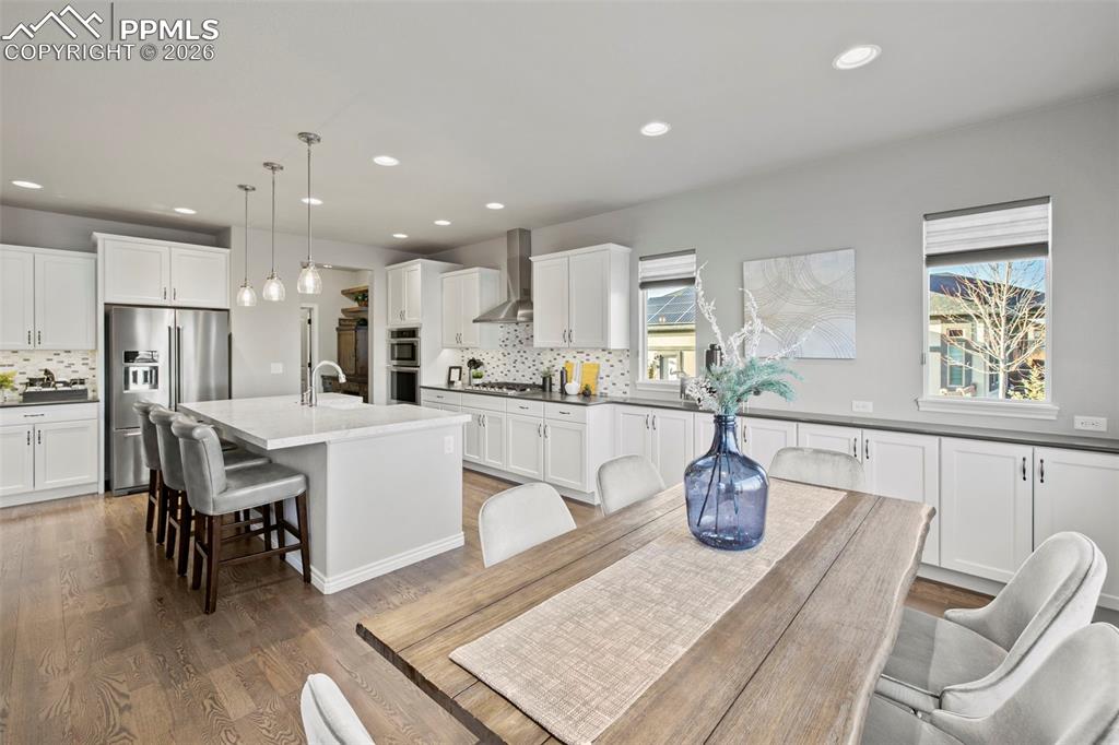 Image 8 of 43: Dining Area