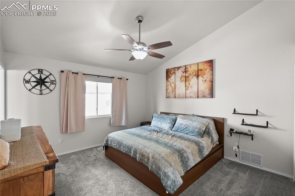 Image 15 of 25: Bedroom