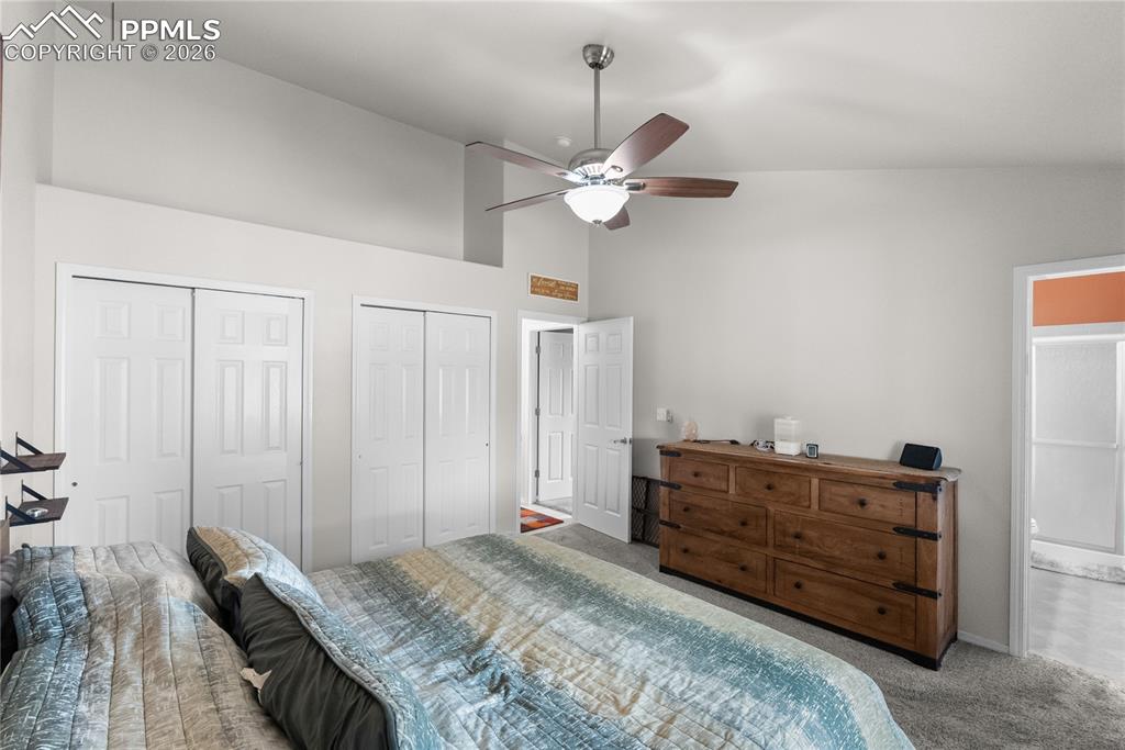Image 16 of 25: Bedroom