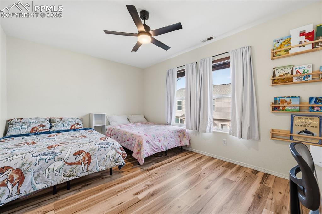 Image 20 of 30: Bedroom