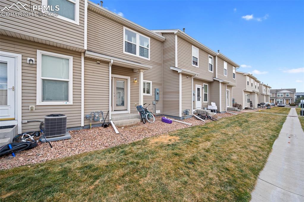 Image 23 of 30: Back of Structure