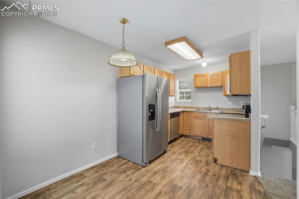 Image 13 of 45: Kitchen