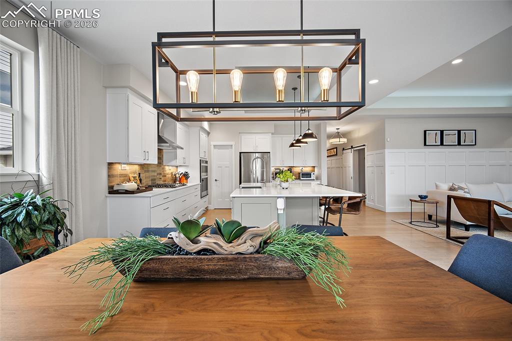 Image 12 of 50: Dining Area