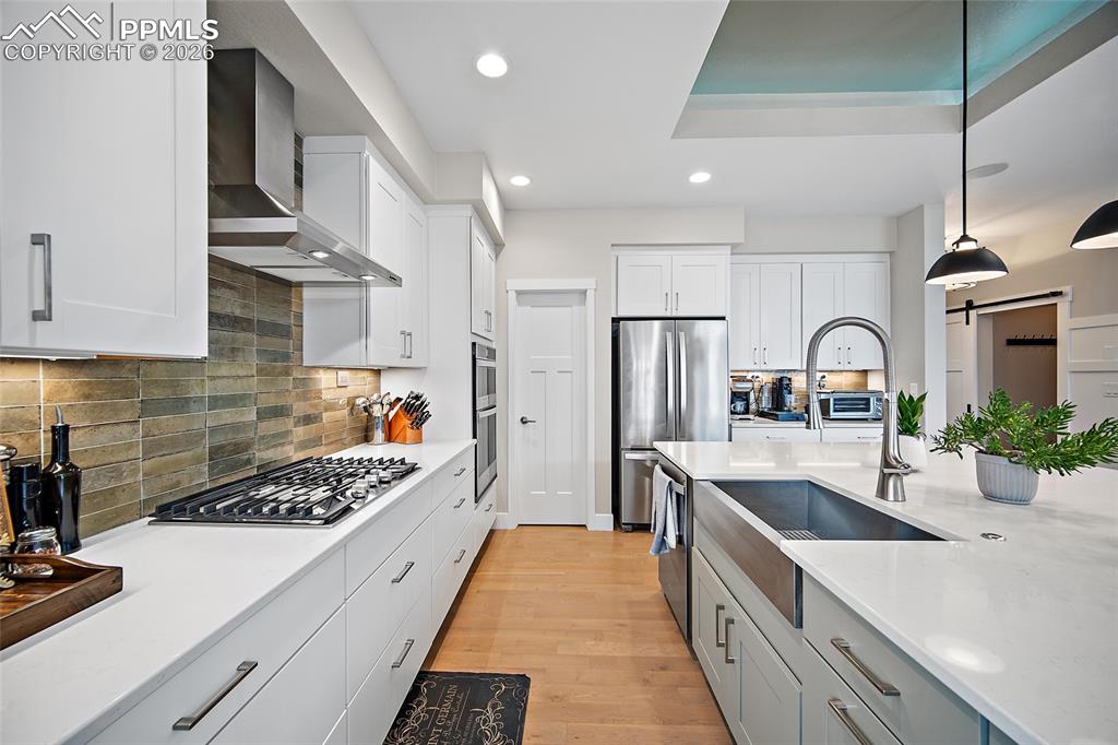 Image 14 of 50: Kitchen