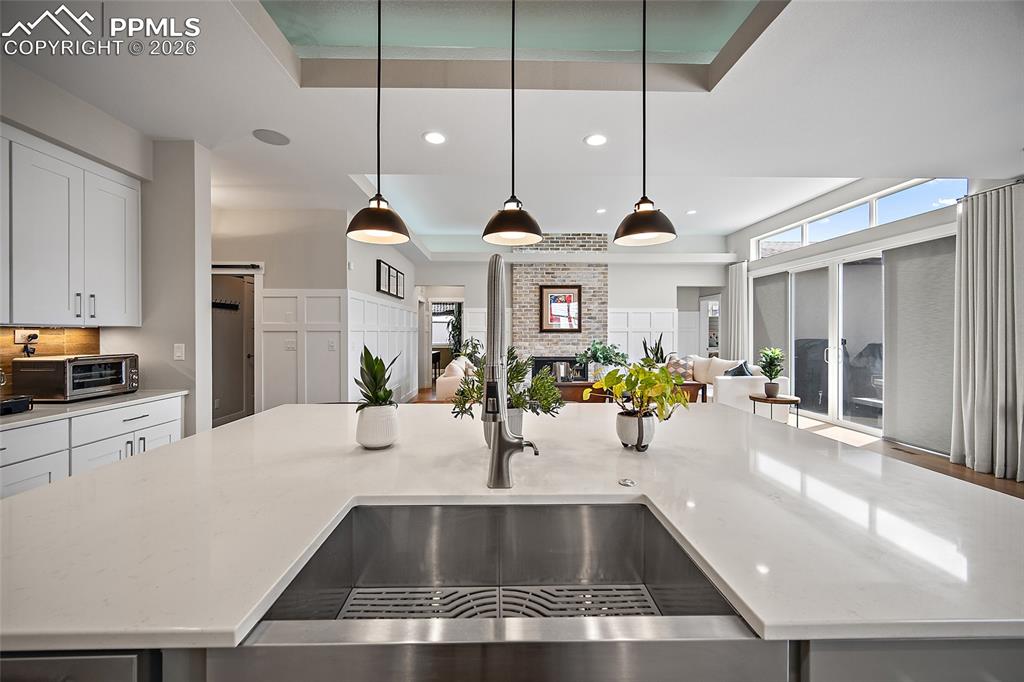 Image 15 of 50: Kitchen