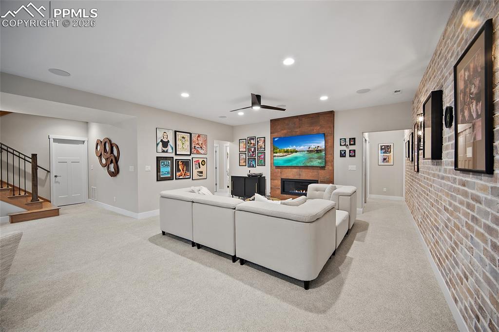 Image 32 of 50: Family Room