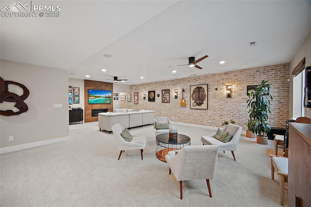 Image 33 of 50: Family Room