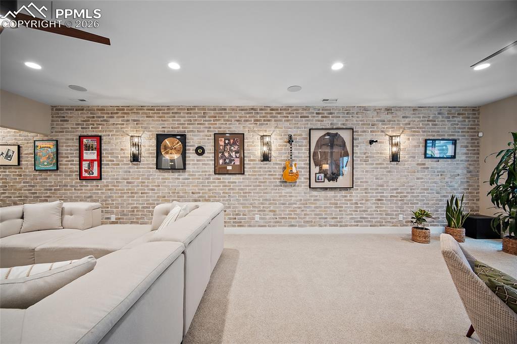 Image 35 of 50: Family Room