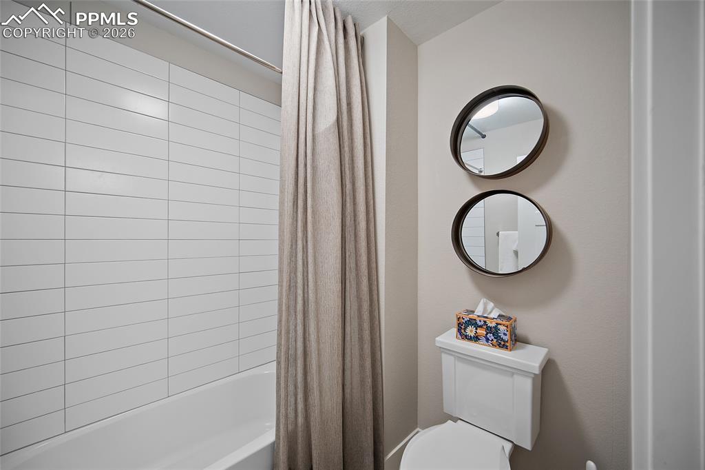 Image 39 of 50: Lower-level bath. 