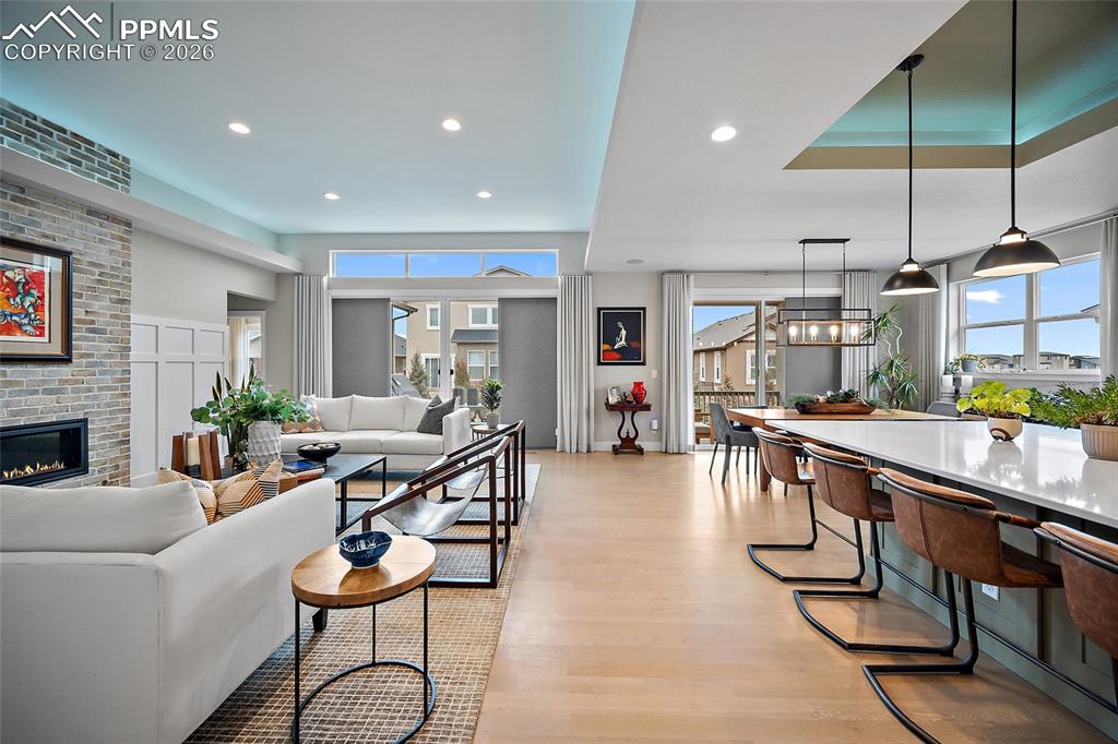 Image 4 of 50: Living Room