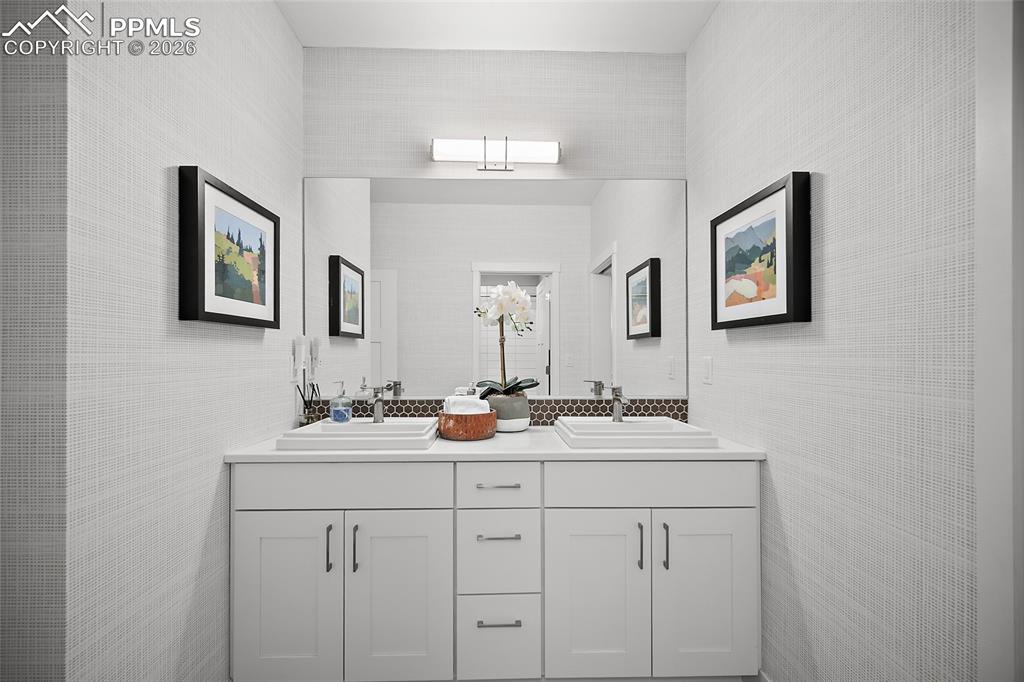 Image 40 of 50: Lower-level bath. 