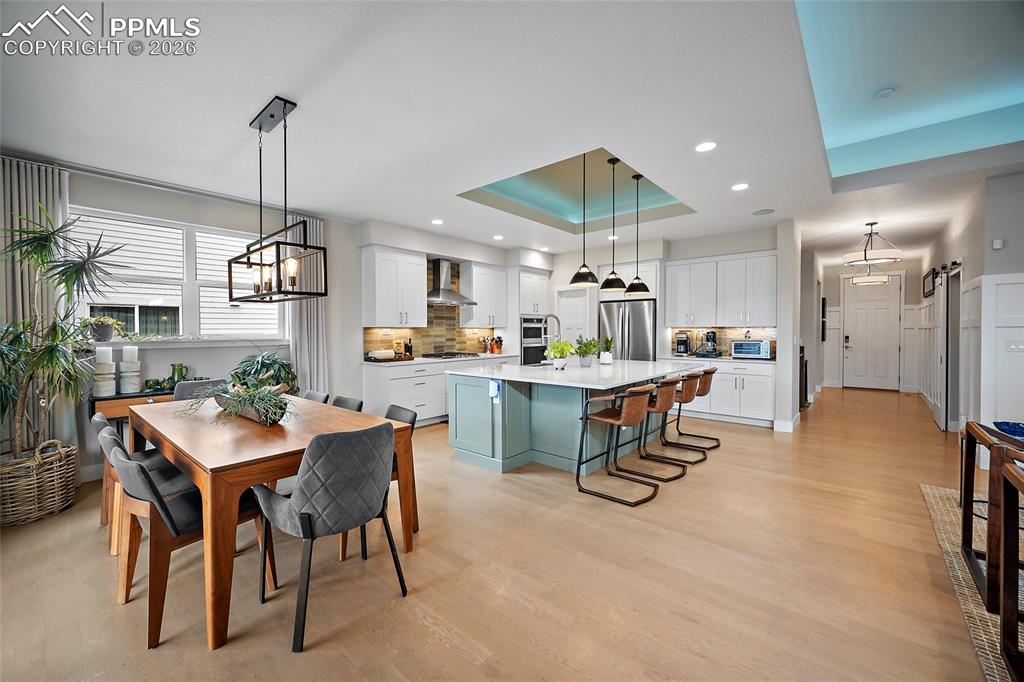 Image 8 of 50: Dining Area