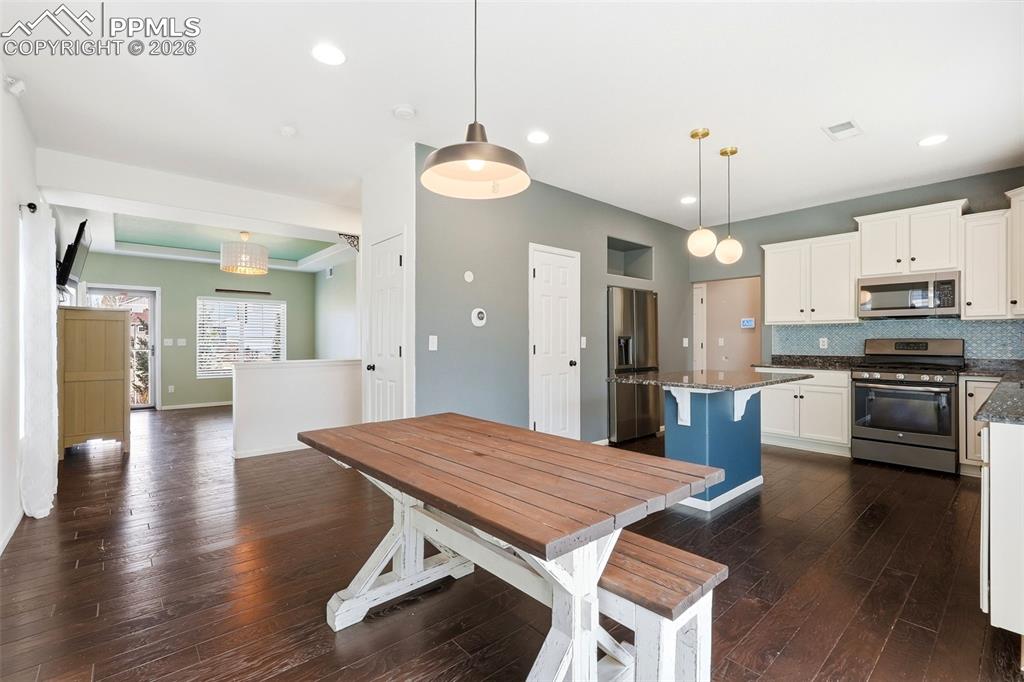 Image 11 of 43: Dining Area