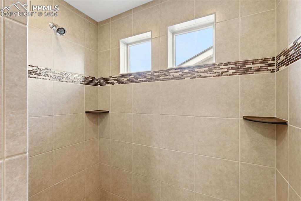 Image 29 of 43: Bathroom