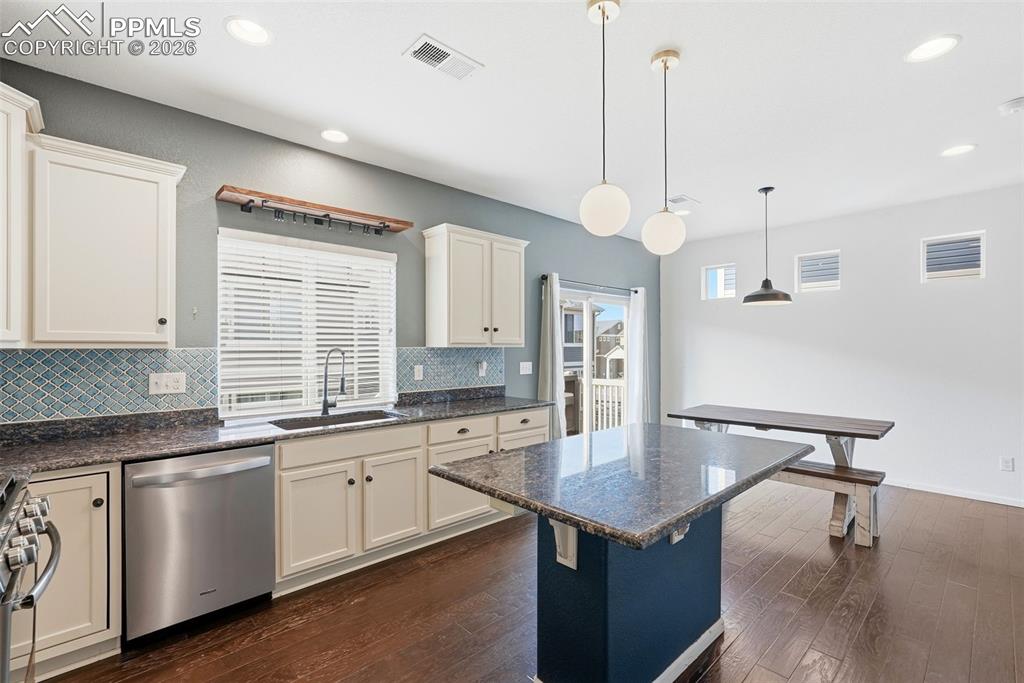 Image 9 of 43: Kitchen