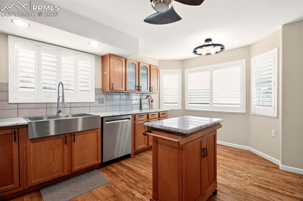 Image 10 of 42: Kitchen