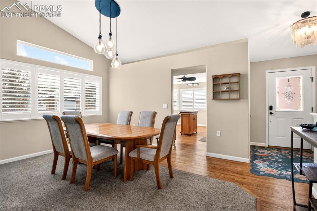 Image 11 of 42: Dining Area