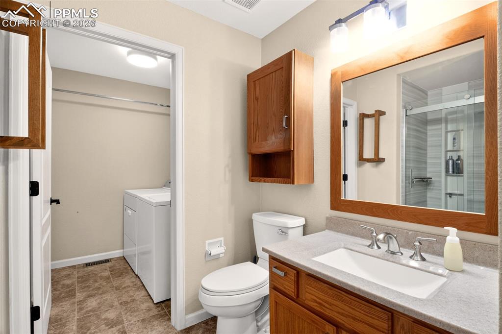 Image 21 of 42: Bathroom